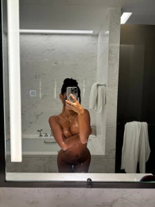 Dm me now i m horny and online