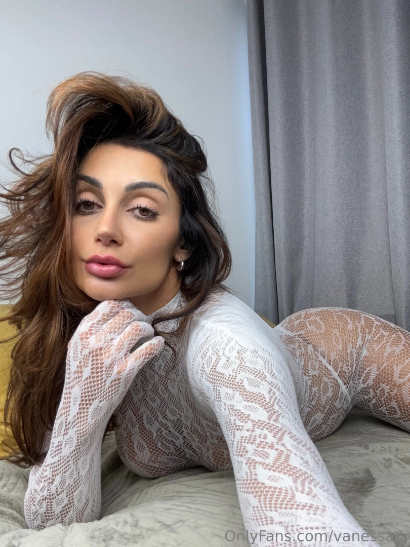 Do you like how that white costume looking on me 