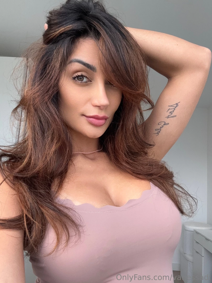 What do you like more about me my eyes or my lips you can choose 