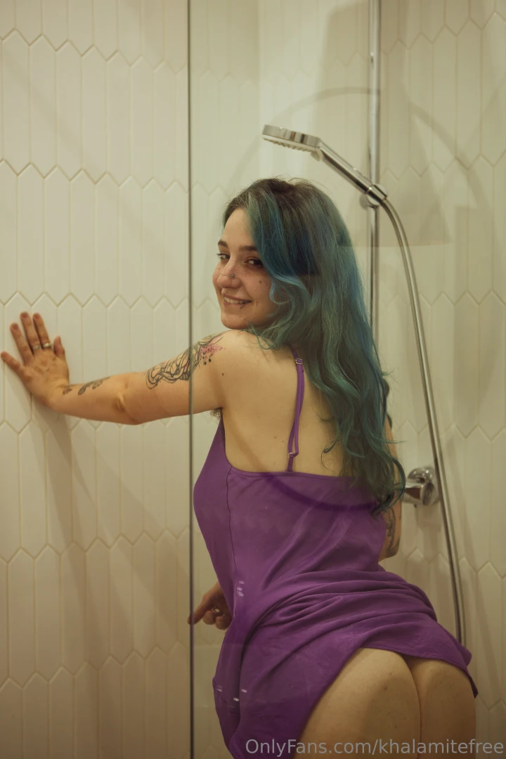 With this heatwave i need to cool down shower with me p 