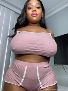 Bet you can t guess what i m not wearing right now