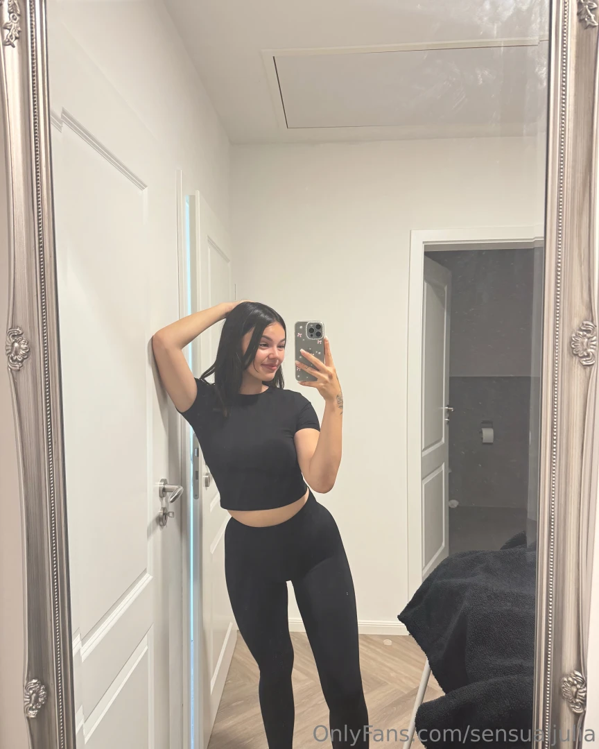 Finde die leggings steht mir echt gut w rden wir so zusammen ins gym 