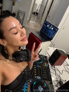 Got a new toy should i make you a custom playing with it