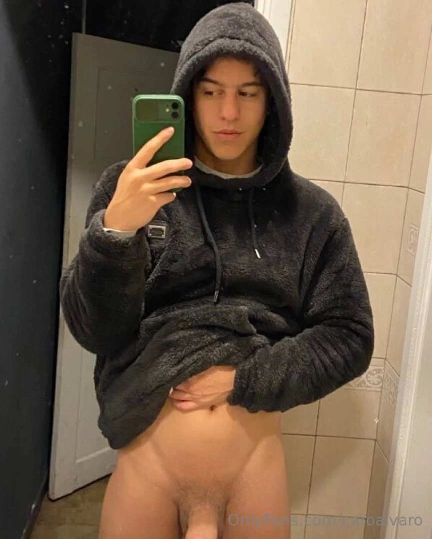 Comment on this post with the word back and i ll send you the photo 