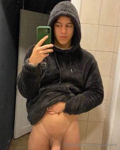 Comment on this post with the word back and i ll send you the photo