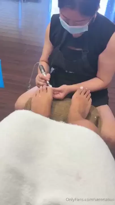 Getting my toes done what color should i get who wants to spoil me 