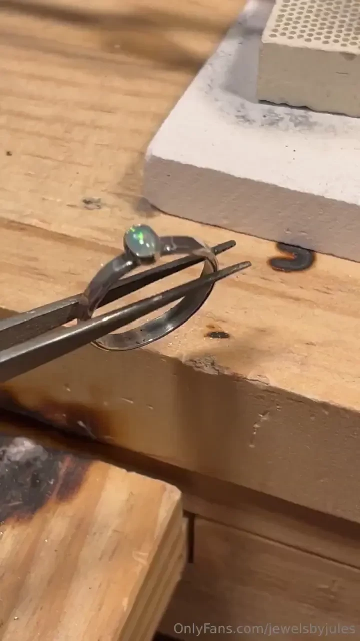 Made a cutie little opal ring this morning what do you guys think 