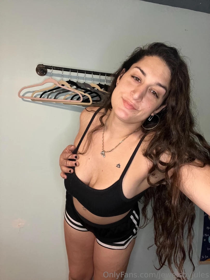 Really considering cutting my hairrrr what do you guys think is it part 1 