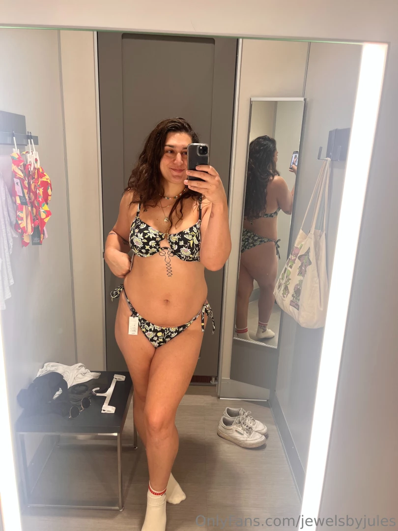 Going on a boat tomorrow with my friends for an early bday party 