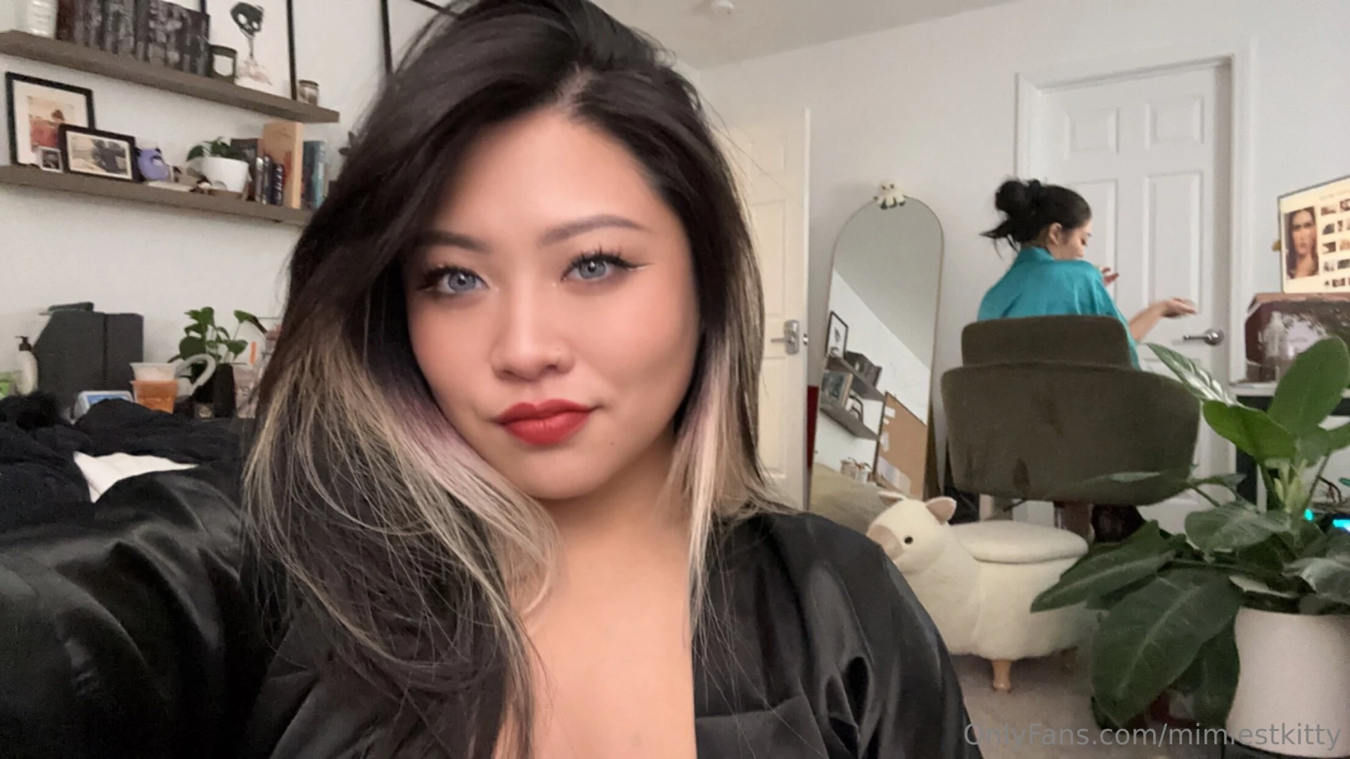 How are we feeling about the red lipstick part 1 