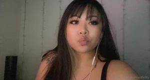 I don t wear bras much anymore bc they strangle my boobies but when i part 1