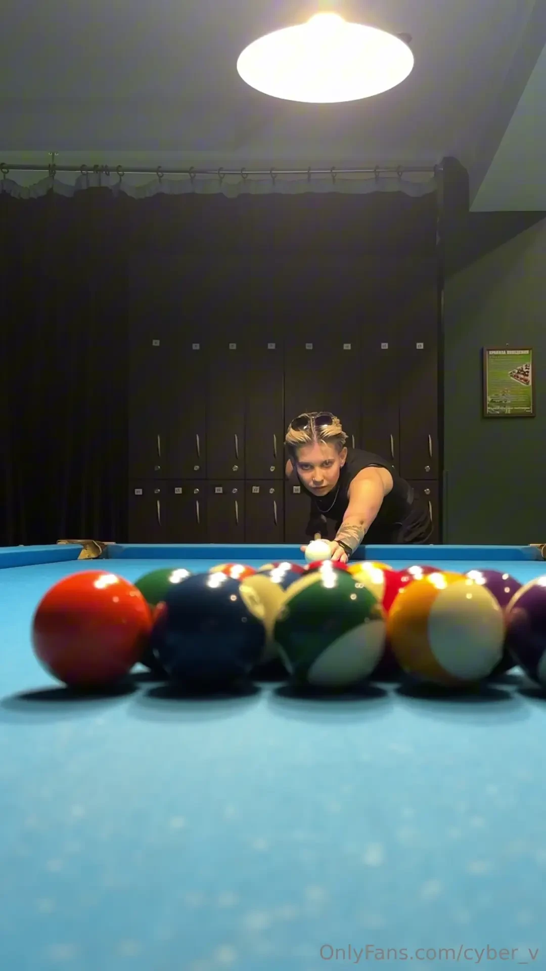 Today i was in the mood to pick up a pool cue and feel a little cheeky 