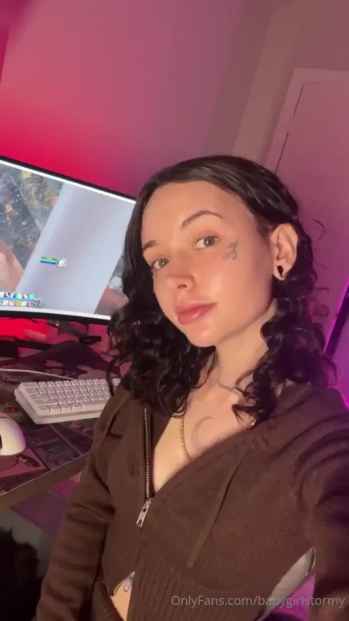 Grinding wow classic while responding to messages on my premium page 