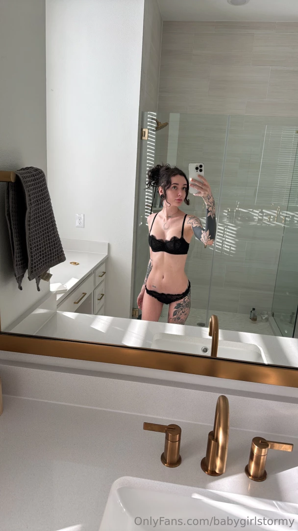 I m live on my premium page right now onlyfans com stormy_summers 