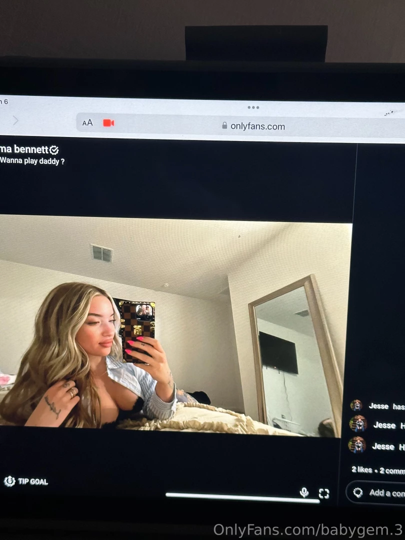 Hey cuties any plans today comment below some content ideas 