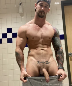 Gym nudes part 3