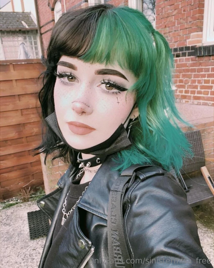 Although i love my makeup i wouldn t mind if you mess it up 