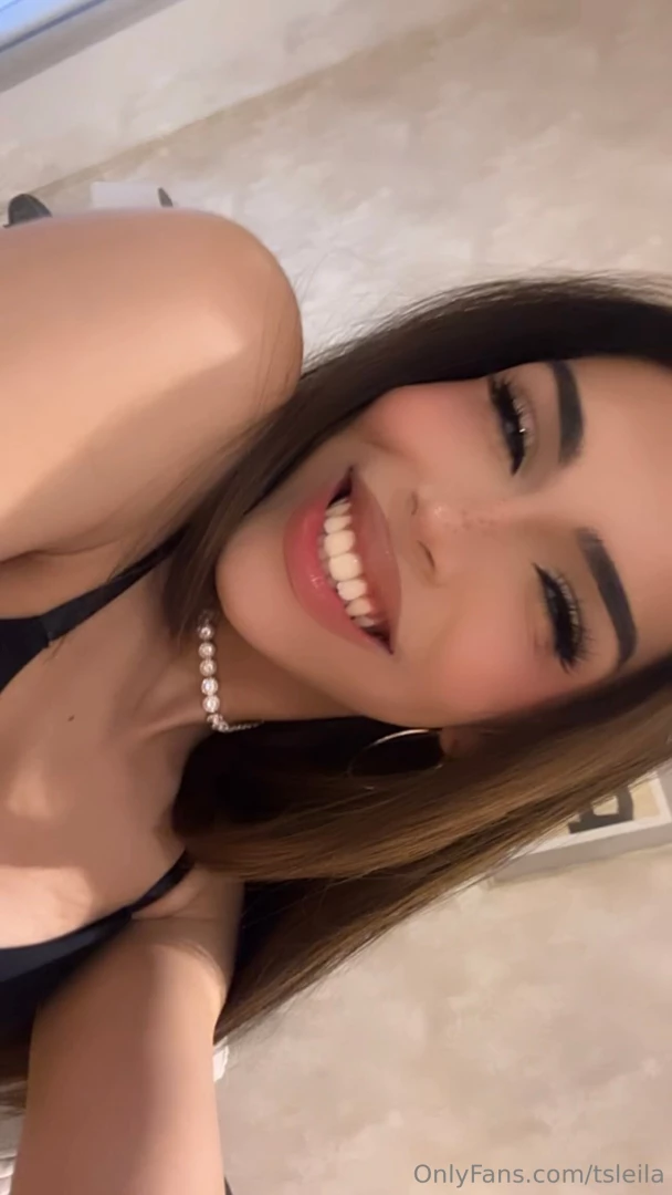 Happiness looks gorgeous on me right 