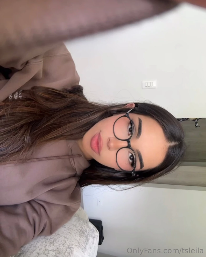 Your nerd gf taking some cute pics 