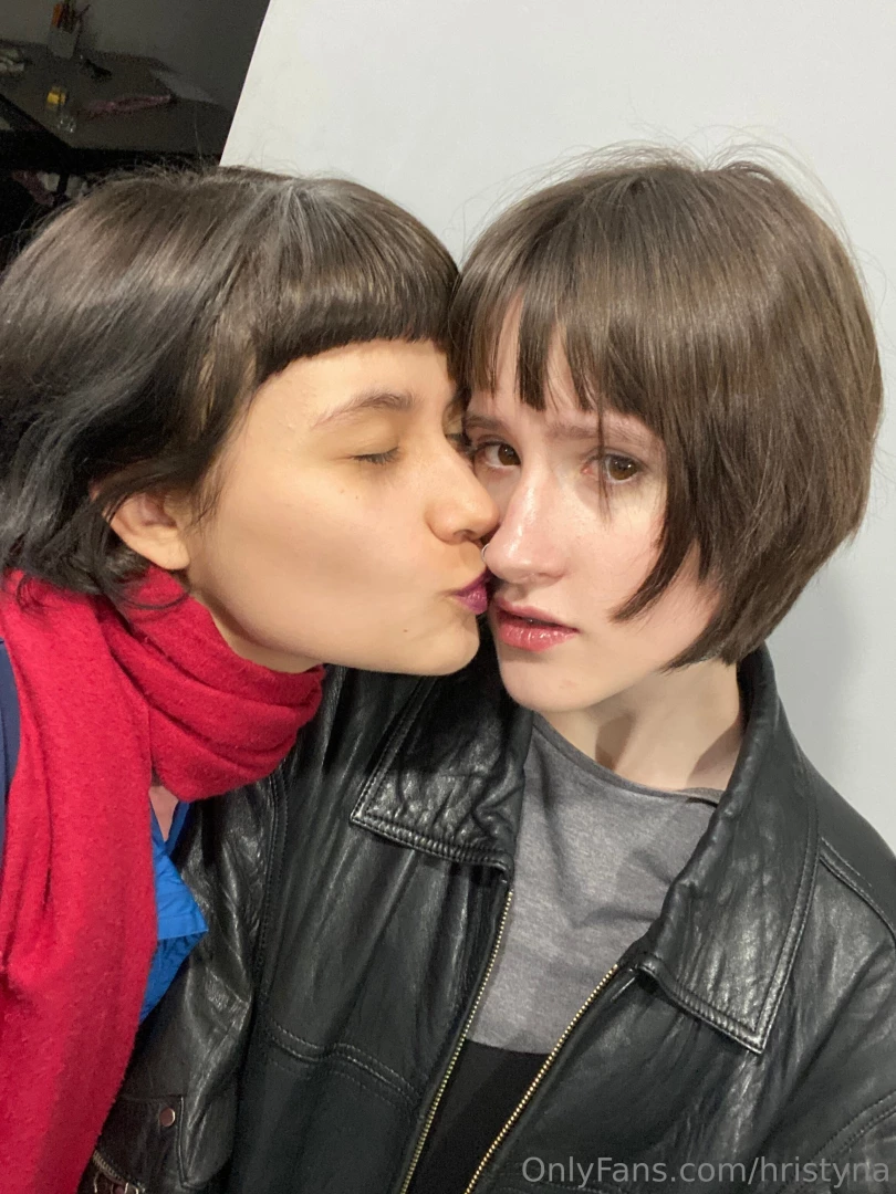 Hi my kitties do you like to hear interesting facts about me and sasha part 2 