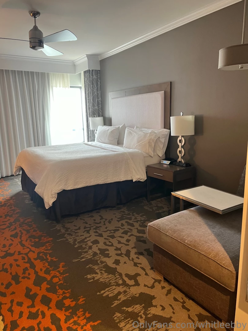 Send me a dm and tell me what you d do to me in this bed 