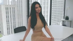 Hello everyone and welcome to another episode of only hustlers