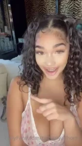 My sis hott4lexi will be live right here at 7pm pst tonight being your