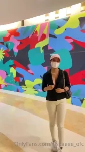 Flashing my big beewbs