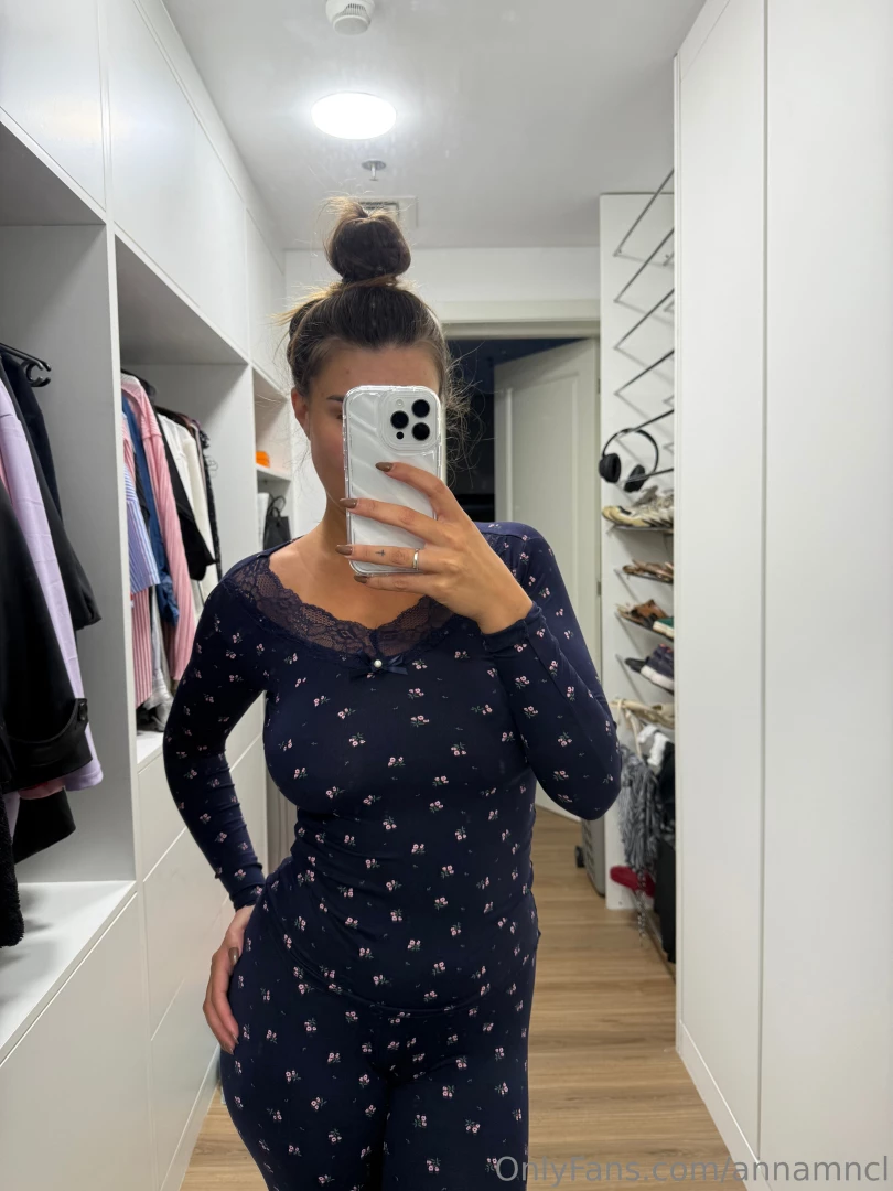 Il est horrible ce pyjama je vais devoir me changer 