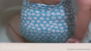 New swimsuit fart in the bath