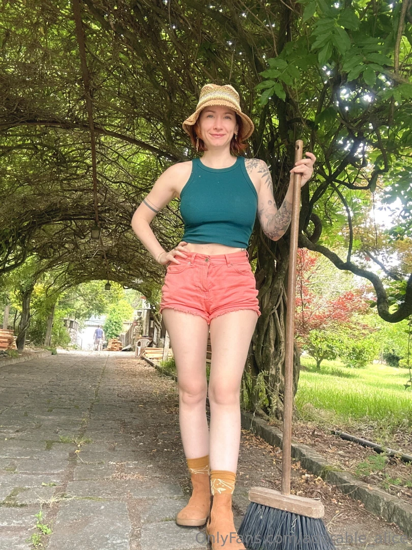 Little flashing break while i wreck the path i could be your neighbor 