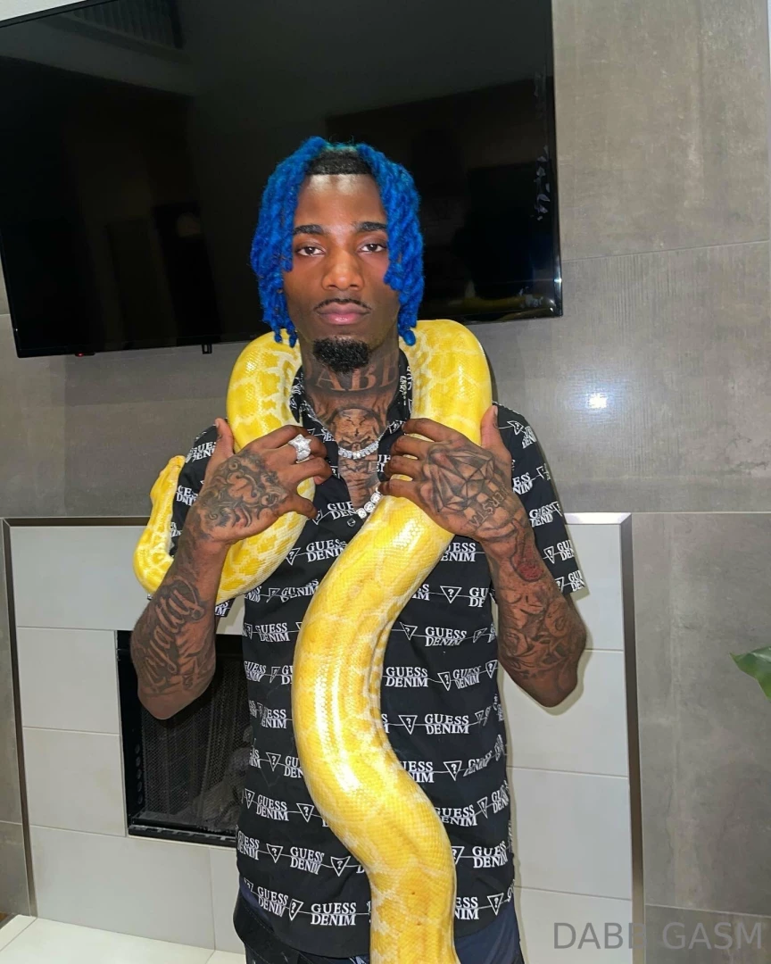 Aye this snake got that weight on it just like me when i m feelin 