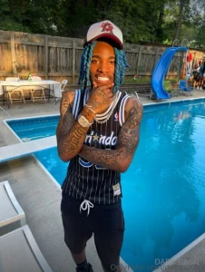 Y all know i can make you wetter than this pool i m waiting for you