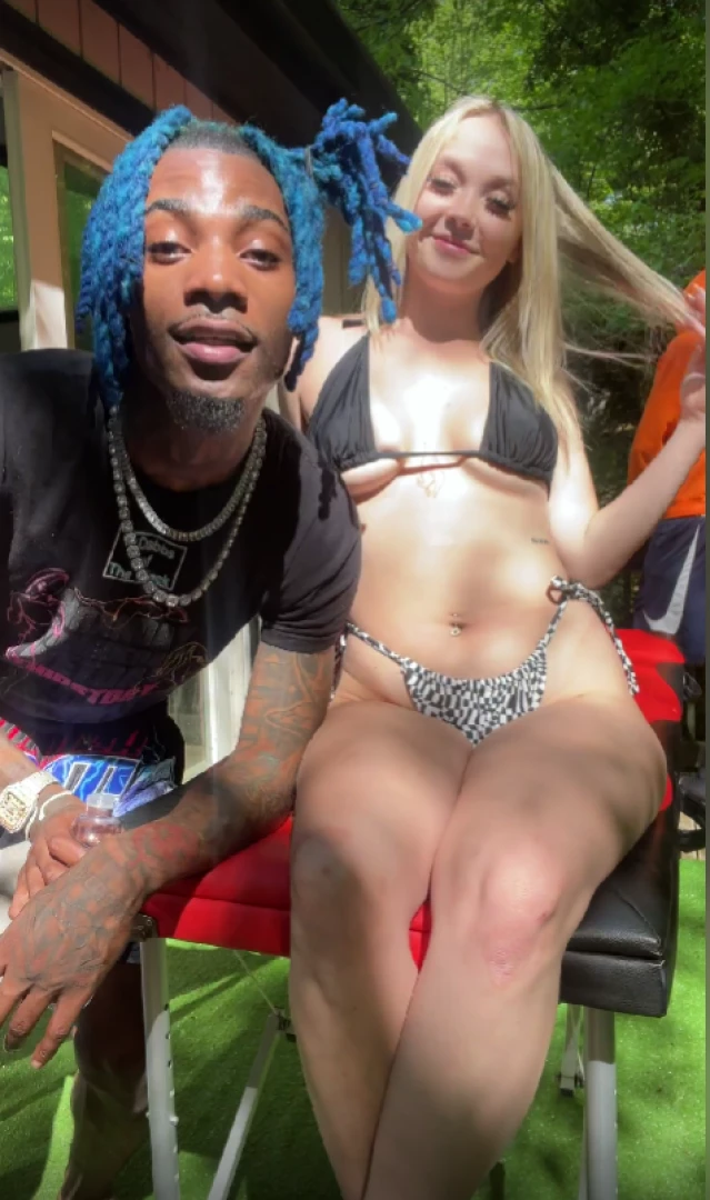 White girls are my fav 