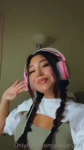 Big gamer girl