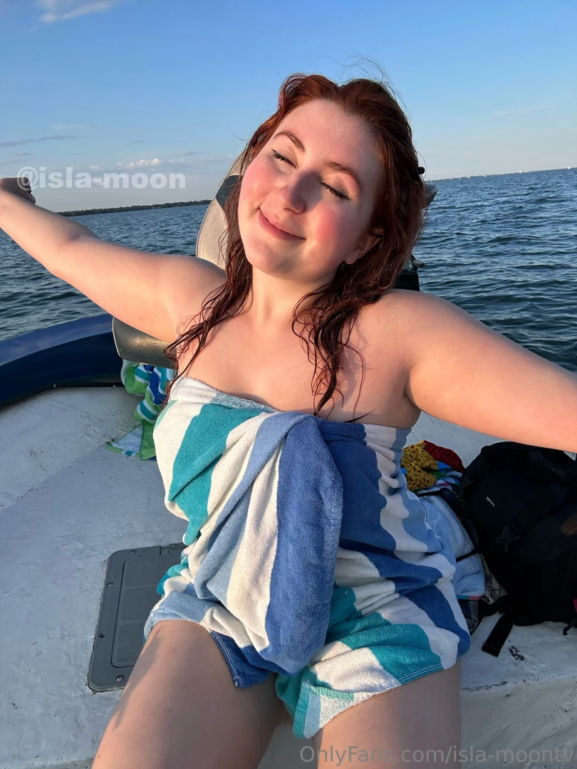 It would be so easy to drop the towel isla-moon 