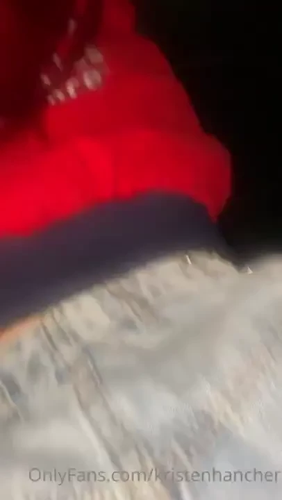 I stick my ass in my bfs face and he feels my kitty in the back of an 