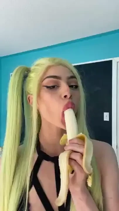 Sucking this banana real deep this is how you eat a banana right dm me 