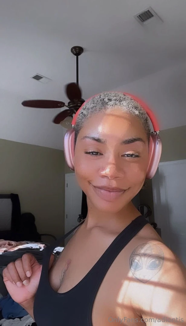 I would have never guessed she was a throat goat every girl i meet 