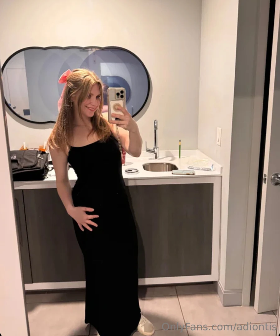 Her husband wasn t home so she sent me a txt 