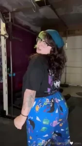 Watch me change before my workout