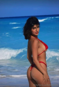 What do you find most beautiful and attractive in a woman