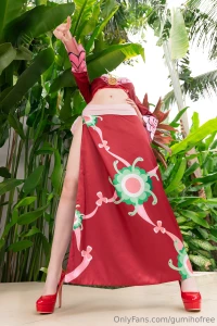 Yes i did the boa pose xd swipe if you wanna see me breaking my back part 1