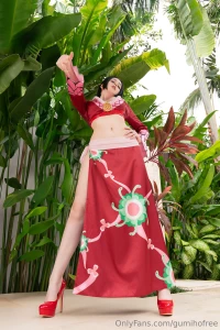 Yes i did the boa pose xd swipe if you wanna see me breaking my back