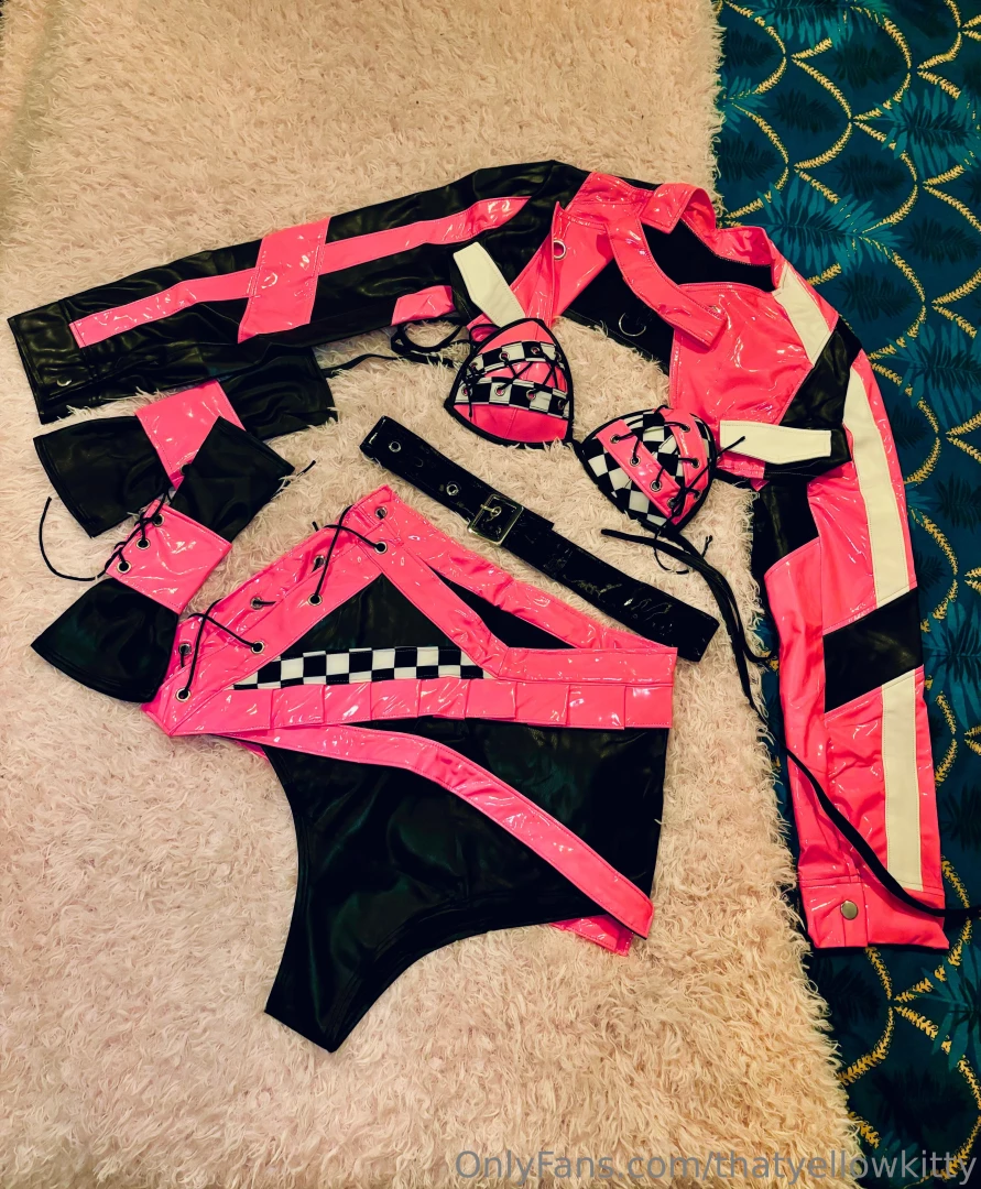 The custom racing outfit arrived i m in love with it thank you sooooo 