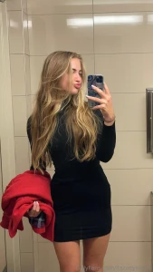 Messy hair looks so good on me