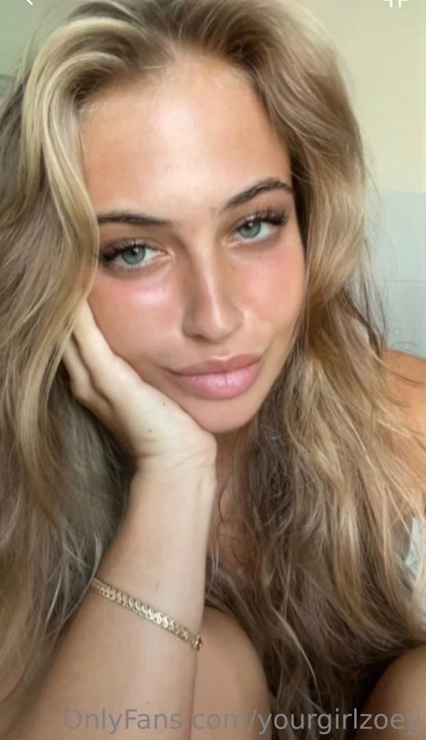 Staring right at cha 