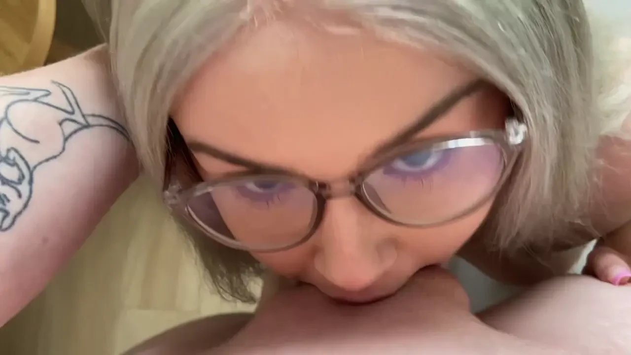 Facefuck tape nel tostn mi zmrdal dr ku a j mu za to pod kovala 