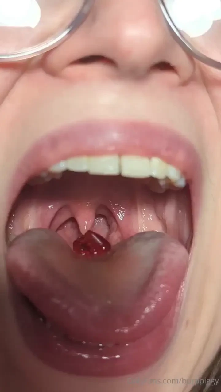 Deep throat uvula burps clear picture of my mouth tongue and throat 