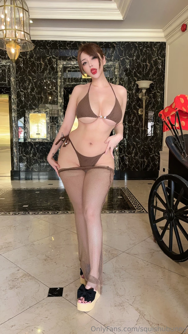 Sneaky flashing when no one s looking at a hotel lobby lt 3 again 